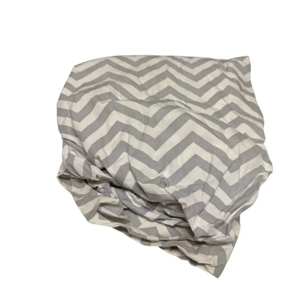 Circo 100% Cotton Crib Sheet Gray & White Chevron Fits Standard Crib Mattress‎